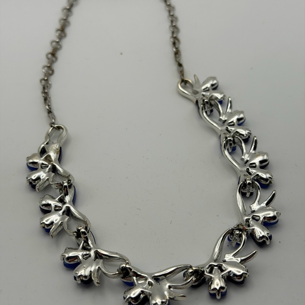 Vintage Coro Blue Thermoset 16” Silver Tone Necklace and Coordinating Earrings - Picture 6 of 11